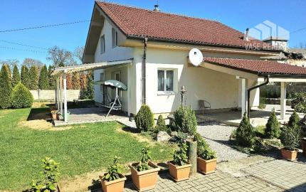 RODINNÝ DOM - PODLUŽANY - 4 IZBOVÝ -148 M2 NA POZEMKU 1049 M2