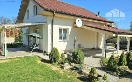 RODINNÝ DOM - PODLUŽANY - 4 IZBOVÝ -148 M2 NA POZEMKU 1049 M2