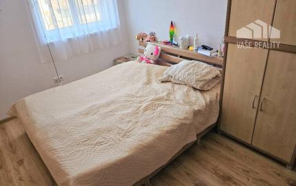 RODINNÝ DOM - PODLUŽANY - 4 IZBOVÝ -148 M2 NA POZEMKU 1049 M2