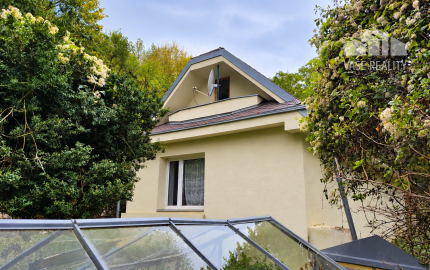 JEDINEČNÁ NEHNUTEĽNOSŤ POD HRADOM TEMATÍN – RODINNÝ DOM S POZEMKAMI O VÝMERE 13 046 m²