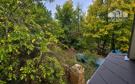 JEDINEČNÁ NEHNUTEĽNOSŤ POD HRADOM TEMATÍN – RODINNÝ DOM S POZEMKAMI O VÝMERE 13 046 m²