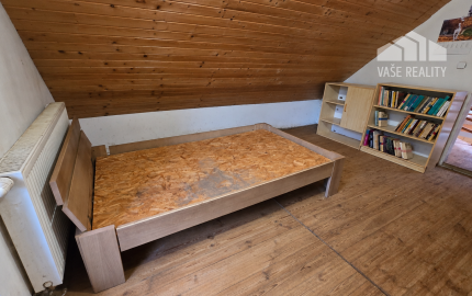 JEDINEČNÁ NEHNUTEĽNOSŤ POD HRADOM TEMATÍN – RODINNÝ DOM S POZEMKAMI O VÝMERE 13 046 m²