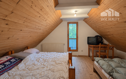 JEDINEČNÁ NEHNUTEĽNOSŤ POD HRADOM TEMATÍN – RODINNÝ DOM S POZEMKAMI O VÝMERE 13 046 m²