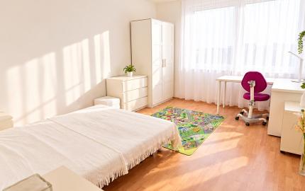 Priestranný 3-izbový byt s lodžiou, 101 m², Zadunajská cesta, Petržalka