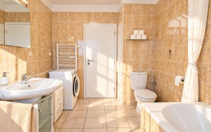 Priestranný 3-izbový byt s lodžiou, 101 m², Zadunajská cesta, Petržalka