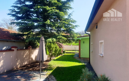 ** NA PREDAJ: Zariadený dvojpodlažný rodinný dom s garážou a letnou kuchyňou – Dolné Srnie **