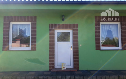** NA PREDAJ: Zariadený dvojpodlažný rodinný dom s garážou a letnou kuchyňou – Dolné Srnie **