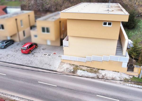 Trojizbový mezonetový byt 70m2, Banka