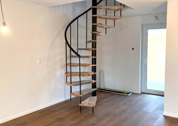 Trojizbový mezonetový byt 70m2, Banka