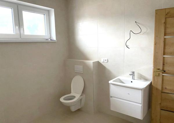 Trojizbový mezonetový byt 70m2, Banka