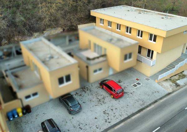 Trojizbový mezonetový byt 70m2, Banka