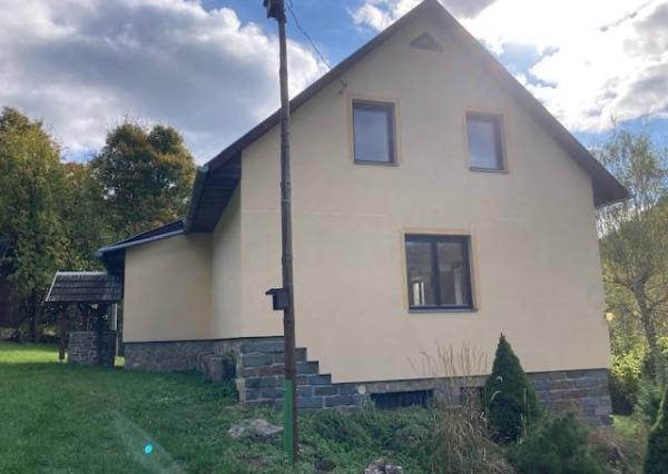 Chalupa CHKO Strážovské vrchy, pozemok 3292 m2, rezervoár pitnej vody