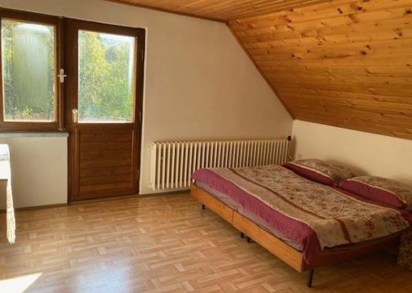 Chalupa CHKO Strážovské vrchy, pozemok 3292 m2, rezervoár pitnej vody