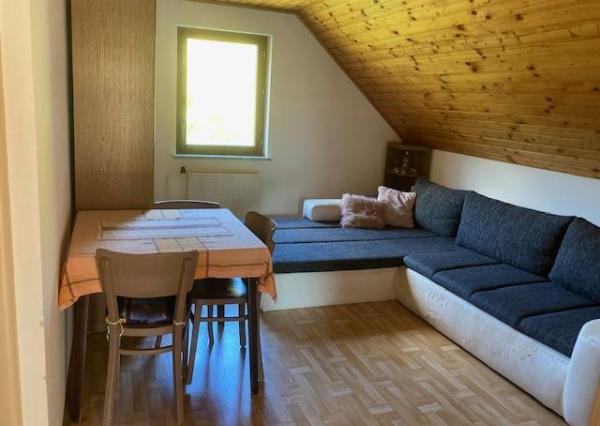 Chalupa CHKO Strážovské vrchy, pozemok 3292 m2, rezervoár pitnej vody