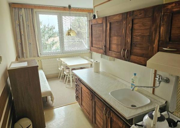 2,5 izbový byt Bánovce nad Bebravou / CENTRUM- STRED / KOMPLETNE ZARIA