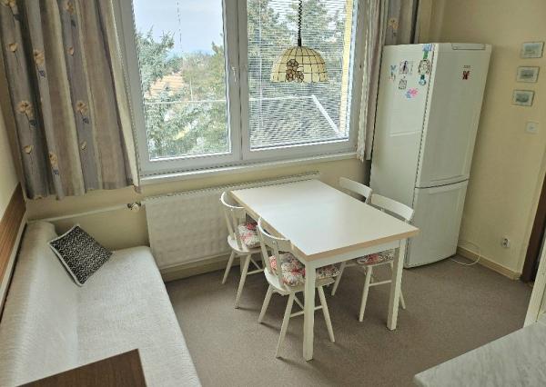 2,5 izbový byt Bánovce nad Bebravou / CENTRUM- STRED / KOMPLETNE ZARIA