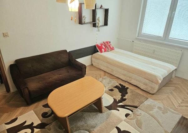 2,5 izbový byt Bánovce nad Bebravou / CENTRUM- STRED / KOMPLETNE ZARIA