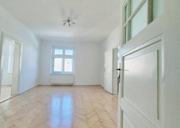 Na prenájom staromestský 3-izbový byt, Tobrucká ul., BA – Staré Mesto