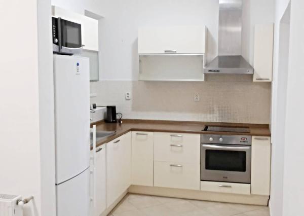 Na prenájom staromestský 3-izbový byt, Tobrucká ul., BA – Staré Mesto