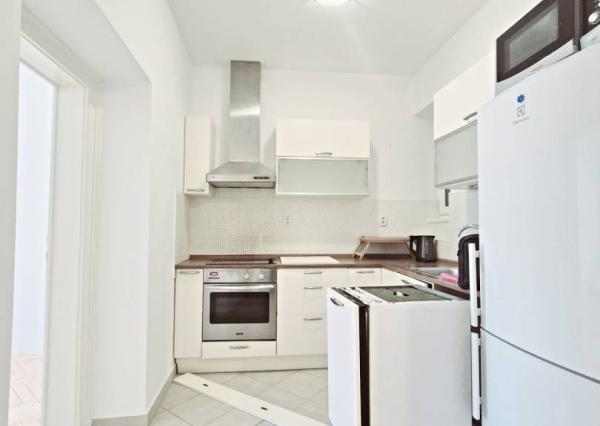 Na prenájom staromestský 3-izbový byt, Tobrucká ul., BA – Staré Mesto