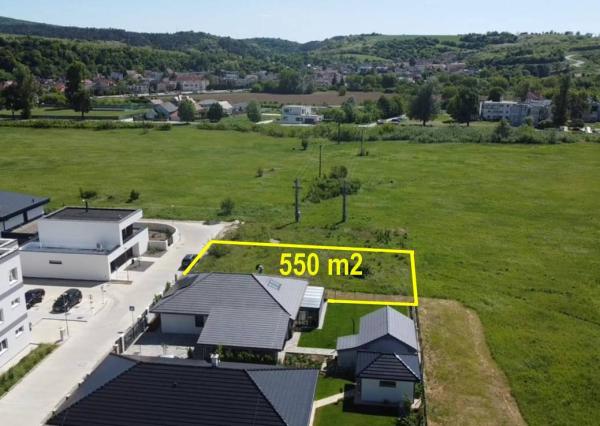 Stavebný pozemok 550 m2 vedľa kúpeľov Piešťany - Banka