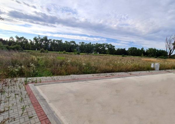 Stavebný pozemok 550 m2 vedľa kúpeľov Piešťany - Banka