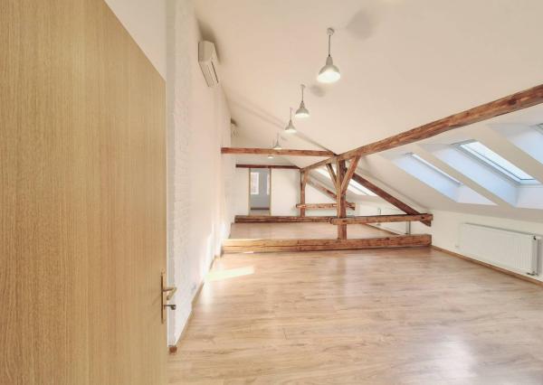 Administratívny priestor, 111 m², Jakubovo nám., klimatizovaný, voľný