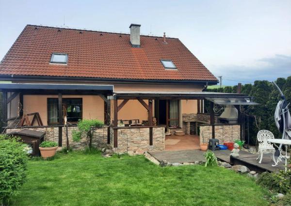 6 izbový rodinný dom v obci Mikušovce  , pozemok 1048 m2