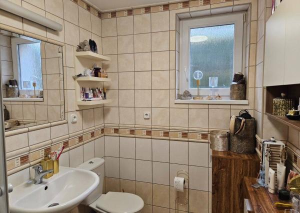 6 izbový rodinný dom v obci Mikušovce  , pozemok 1048 m2