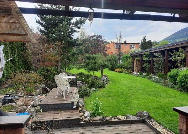 6 izbový rodinný dom v obci Mikušovce  , pozemok 1048 m2