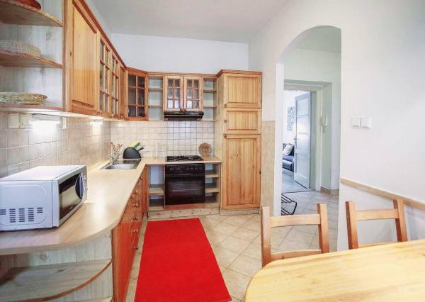 Na prenájom 2,5 izbový byt, 76 m², Dostojevského rad, BA – Staré Mesto