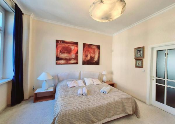 Na prenájom krásny 3-izbový staromestský byt 111 m², Senkiewiczova