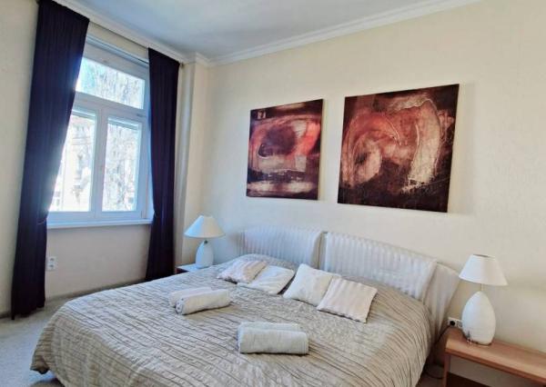 Na prenájom krásny 3-izbový staromestský byt 111 m², Senkiewiczova