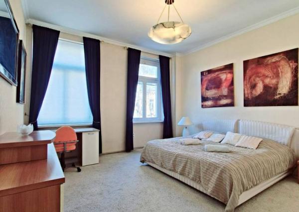 Na prenájom krásny 3-izbový staromestský byt 111 m², Senkiewiczova