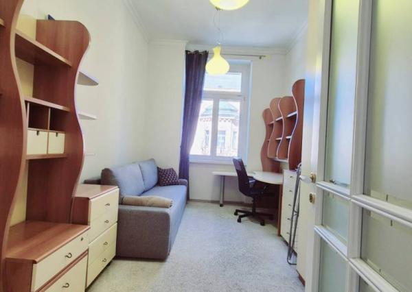 Na prenájom krásny 3-izbový staromestský byt 111 m², Senkiewiczova