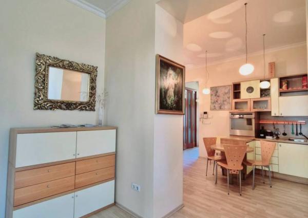 Na prenájom krásny 3-izbový staromestský byt 111 m², Senkiewiczova