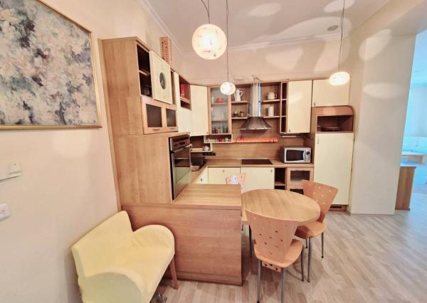 Na prenájom krásny 3-izbový staromestský byt 111 m², Senkiewiczova