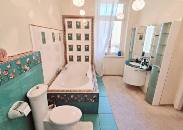 Na prenájom krásny 3-izbový staromestský byt 111 m², Senkiewiczova