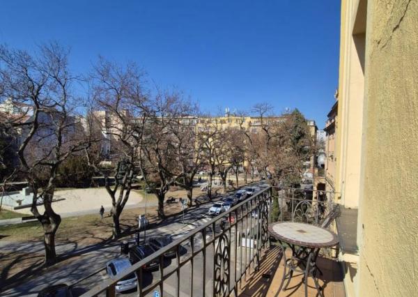 Na prenájom krásny 3-izbový staromestský byt 111 m², Senkiewiczova