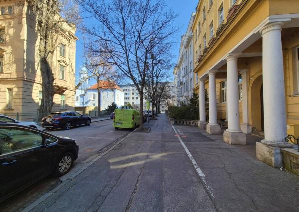 Na prenájom krásny 3-izbový staromestský byt 111 m², Senkiewiczova