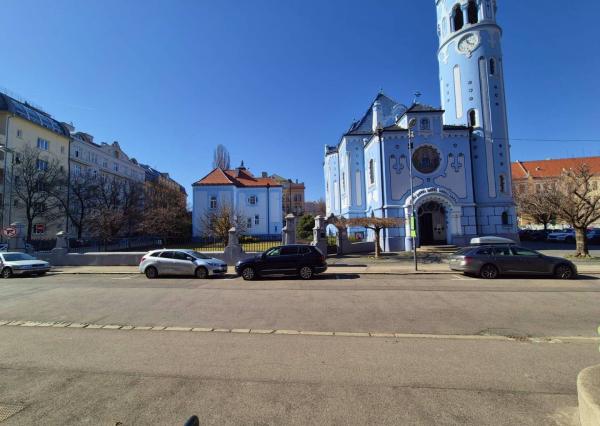 Na prenájom krásny 3-izbový staromestský byt 111 m², Senkiewiczova