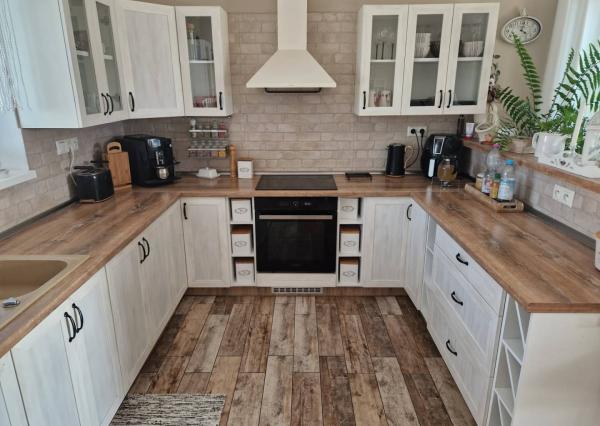 Novostavba - bungalov 100 m2 v obci Košeca, pozemok 800 m2