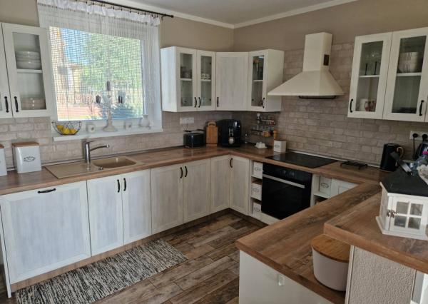 Novostavba - bungalov 100 m2 v obci Košeca, pozemok 800 m2