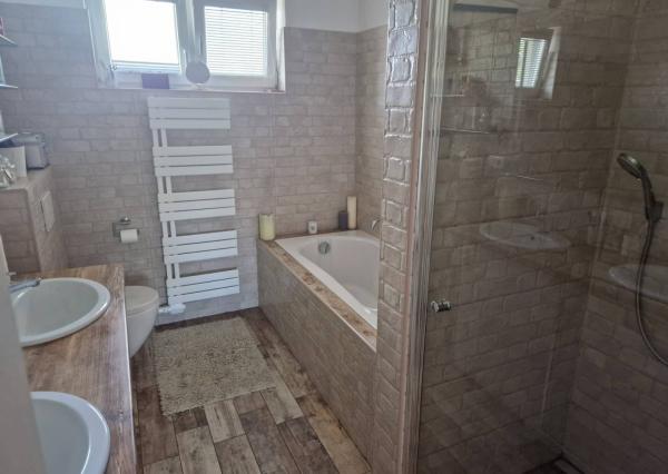 Novostavba - bungalov 100 m2 v obci Košeca, pozemok 800 m2