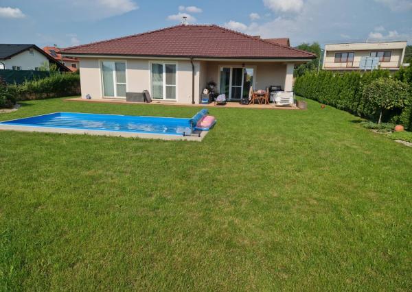 Novostavba - bungalov 100 m2 v obci Košeca, pozemok 800 m2