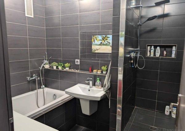 Predaj 3 izbový moderný byt v centre s balkónom