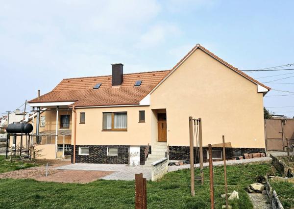 *REZERVOVANÉ*  4-izb rodinný dom s pozemkom 900 m²  - Moravany n/V