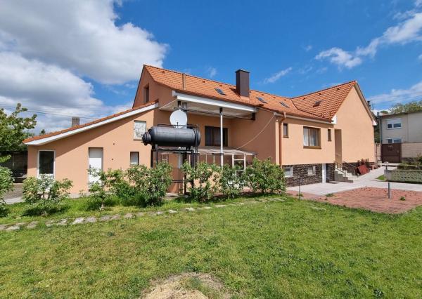 *REZERVOVANÉ*  4-izb rodinný dom s pozemkom 900 m²  - Moravany n/V