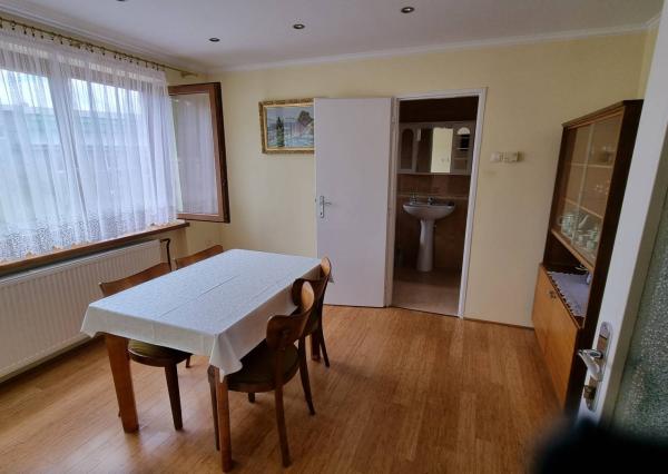 *REZERVOVANÉ*  4-izb rodinný dom s pozemkom 900 m²  - Moravany n/V