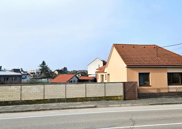*REZERVOVANÉ*  4-izb rodinný dom s pozemkom 900 m²  - Moravany n/V